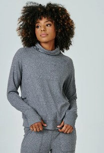 Core Performance Pullover | 7 DIAMONDS