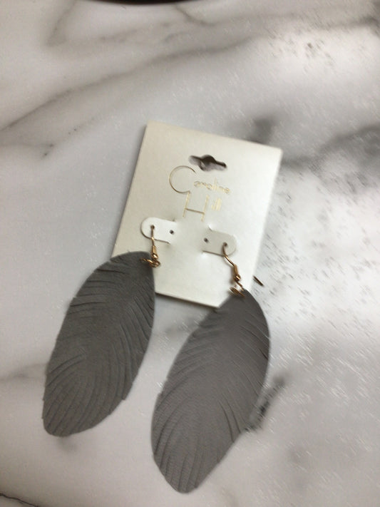 Susie Feather Earring | CAROLINE HILL