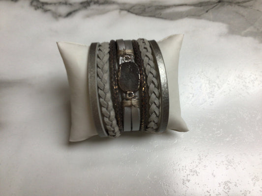 Magnet Stone Bracelet | CAROLINE HILL